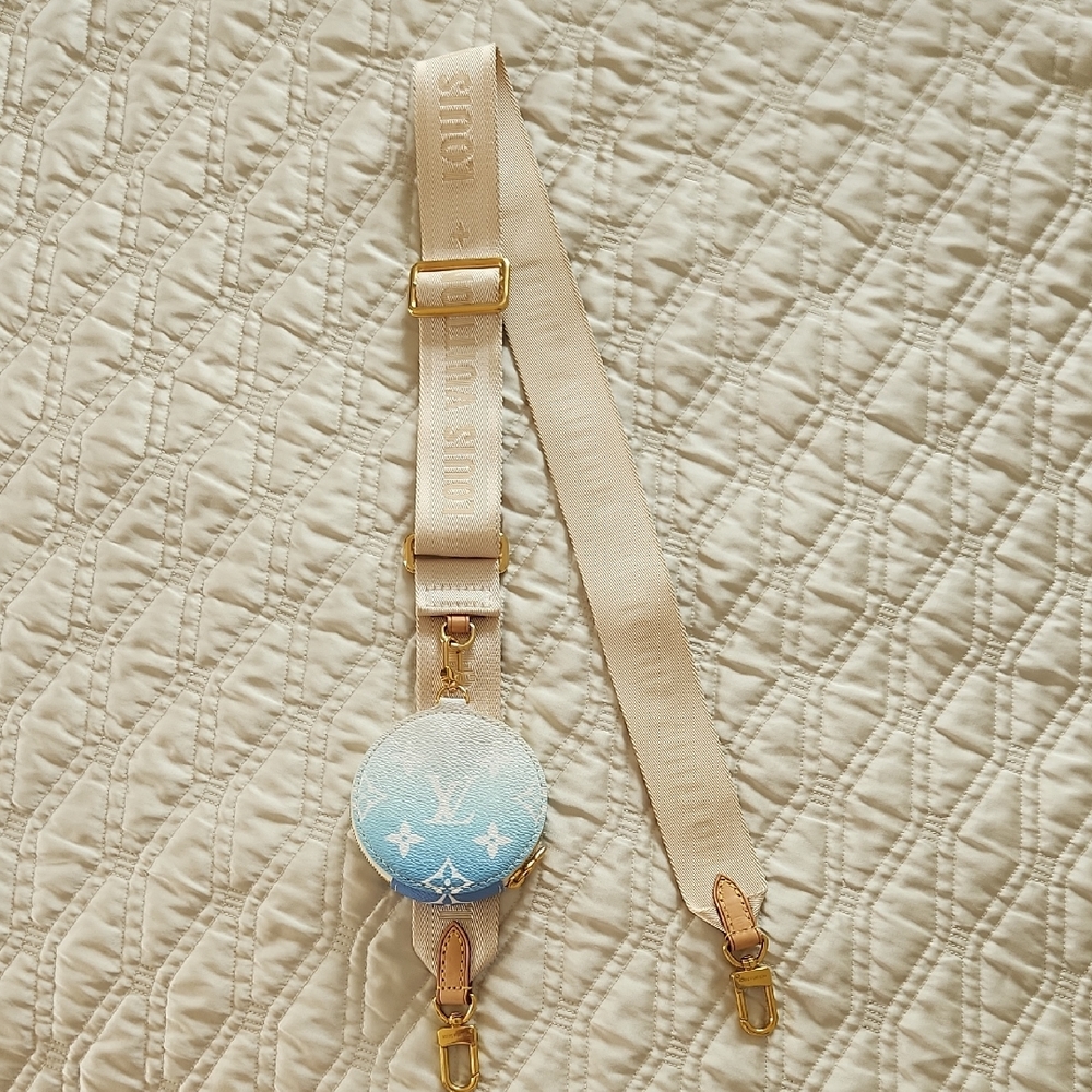 Authentic Louis Vuitton RARE By The Pool Coin Purse and Bandouliere Strap